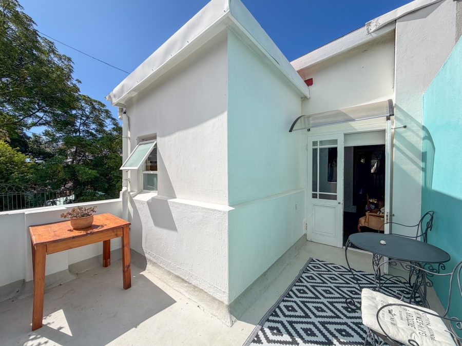 6 Bedroom Property for Sale in Green Point Western Cape